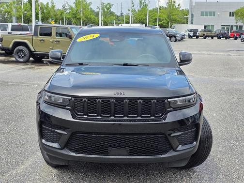 2024 Jeep Grand Cherokee Laredo