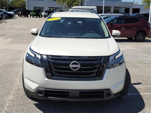 2023 Nissan Pathfinder SV