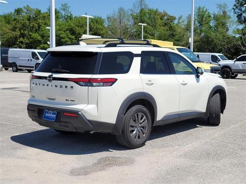 2023 Nissan Pathfinder SV