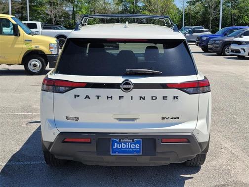 2023 Nissan Pathfinder SV
