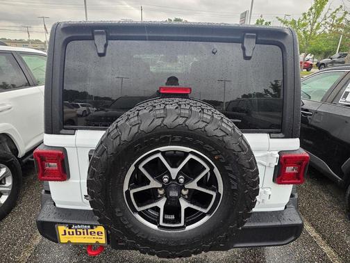 Bright White Clearcoat 2025 Jeep Wrangler Rubicon