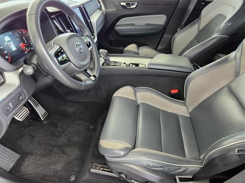 2020 Volvo XC60 T5 R-Design