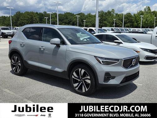 2024 Volvo XC40 B5 Plus Bright Theme