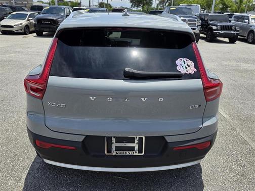 2024 Volvo XC40 B5 Plus Bright Theme