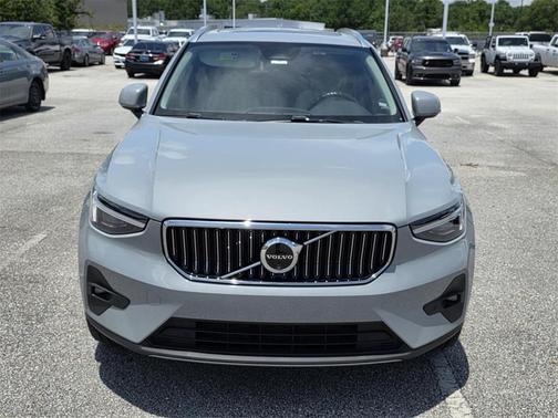 2024 Volvo XC40 B5 Plus Bright Theme