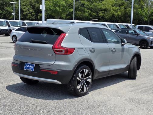 2024 Volvo XC40 B5 Plus Bright Theme