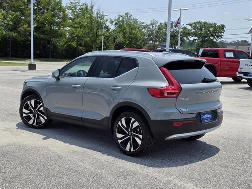 2024 Volvo XC40 B5 Plus Bright Theme