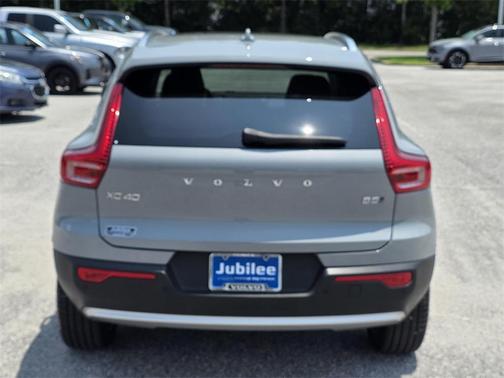 2024 Volvo XC40 B5 Plus Bright Theme