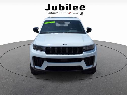 Bright White Clearcoat 2026 Jeep Grand Cherokee Laredo