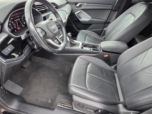 2024 Audi Q3 45 S line Premium