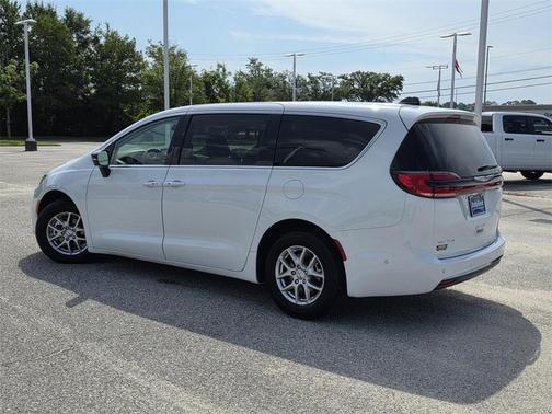 2024 Chrysler Pacifica Touring-L