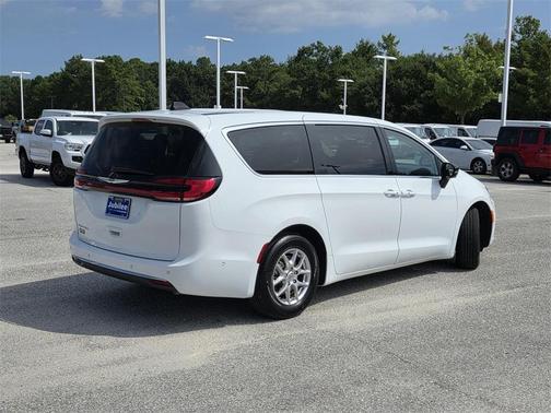 2024 Chrysler Pacifica Touring-L