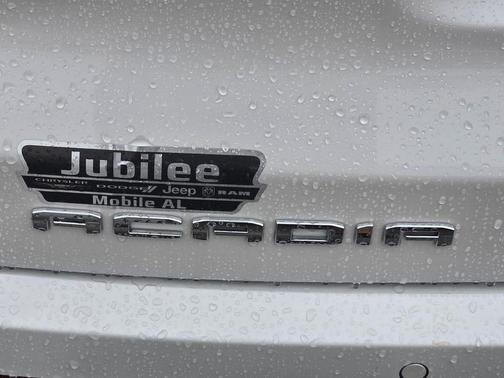 White Frost Tri-Coat 2023 GMC Acadia Denali