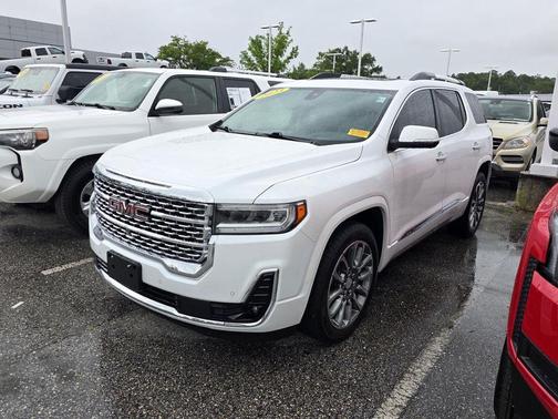White Frost Tri-Coat 2023 GMC Acadia Denali