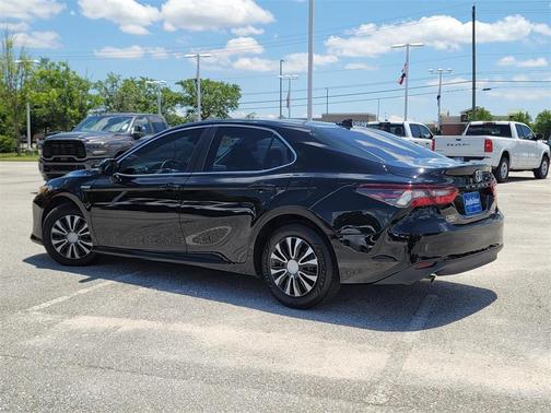 2021 Toyota Camry Hybrid LE