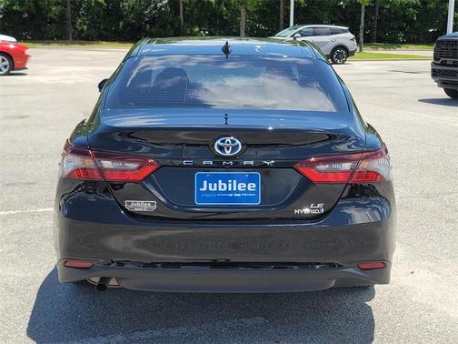2021 Toyota Camry Hybrid LE