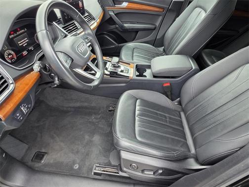 2023 Audi Q5 45 S line quattro Premium