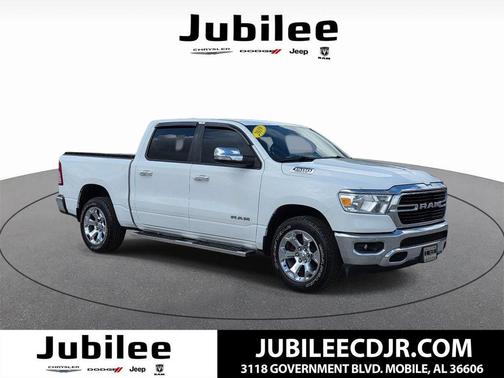 Bright White Clearcoat 2019 RAM 1500 Big Horn