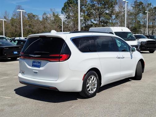 2022 Chrysler Pacifica Touring-L