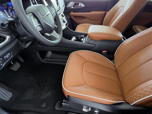 2025 Chrysler Pacifica Pinnacle