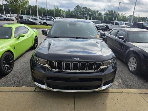 Diamond Black 2023 Jeep Grand Cherokee L Laredo