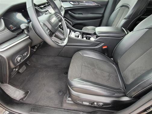 2022 Jeep Grand Cherokee L Laredo