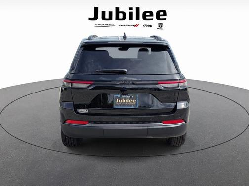 Diamond Black 2026 Jeep Grand Cherokee Laredo