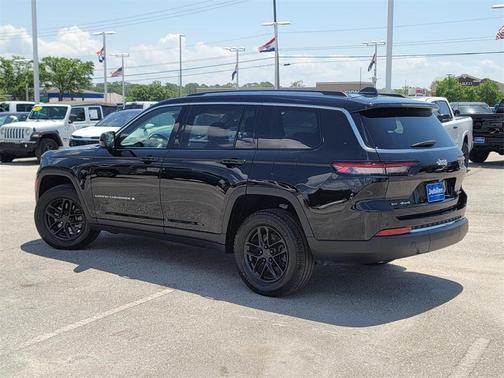 2022 Jeep Grand Cherokee L Laredo