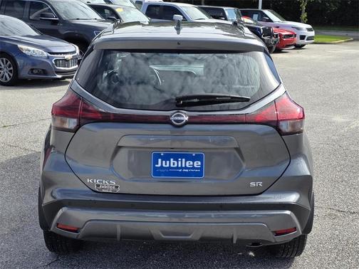 2023 Nissan Kicks SR