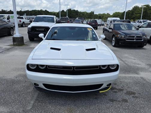White Knuckle Clearcoat 2020 Dodge Challenger SXT