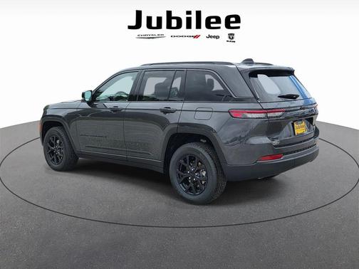 Metallic 2026 Jeep Grand Cherokee Laredo
