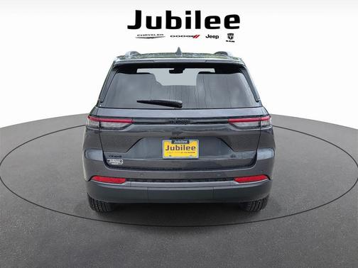 Metallic 2026 Jeep Grand Cherokee Laredo