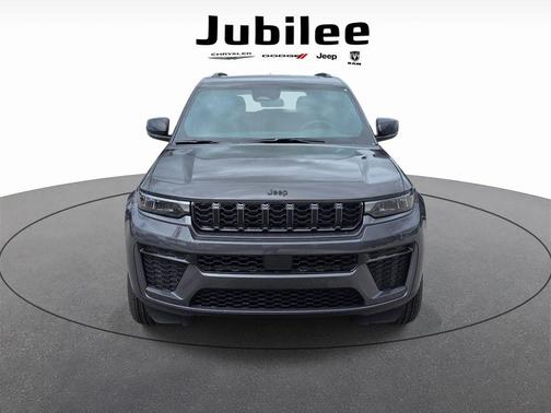 Metallic 2026 Jeep Grand Cherokee Laredo