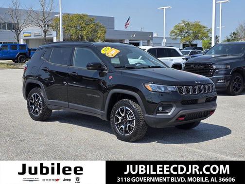 Diamond Black 2025 Jeep Compass Trailhawk