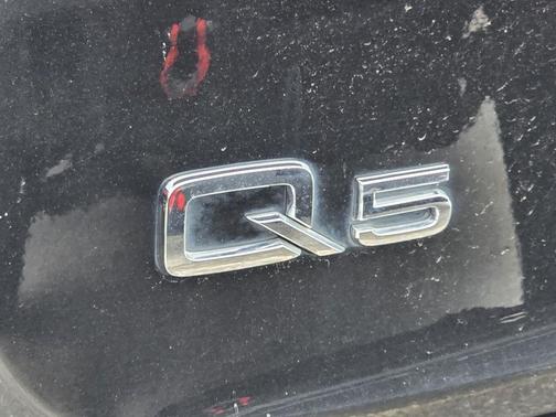 Mythos Black Metallic 2023 Audi Q5 45 S line quattro Premium