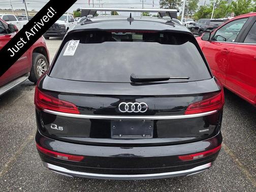 Mythos Black Metallic 2023 Audi Q5 45 S line quattro Premium