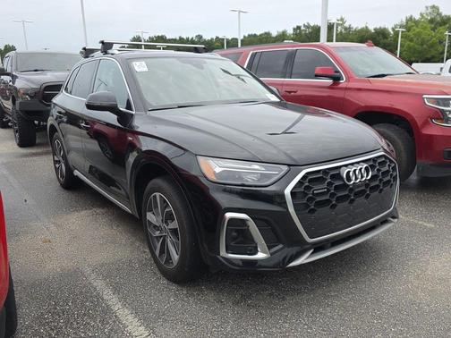Mythos Black Metallic 2023 Audi Q5 45 S line quattro Premium