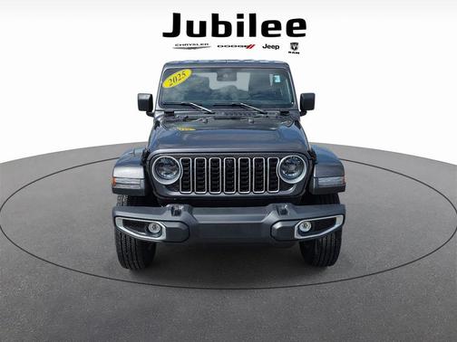 Granite Crystal Clearcoat Metallic 2025 Jeep Wrangler Sahara