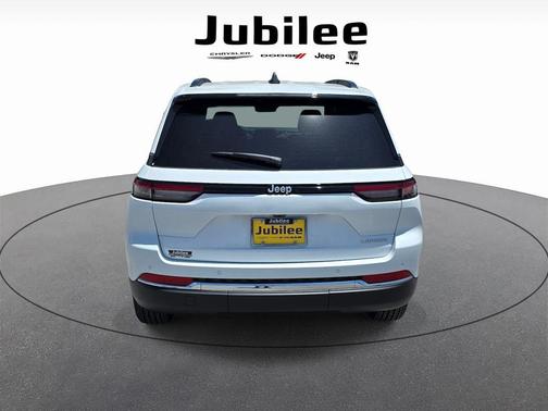 Bright White Clearcoat 2026 Jeep Grand Cherokee Laredo X