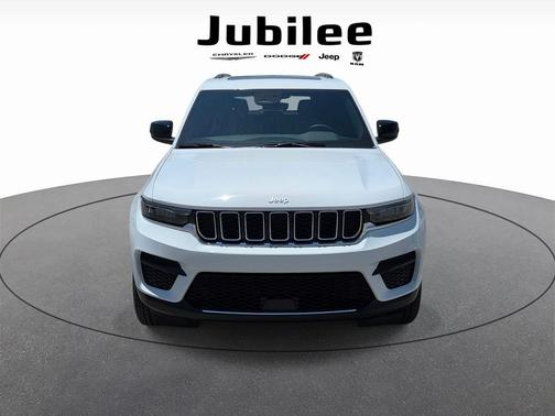 Bright White Clearcoat 2026 Jeep Grand Cherokee Laredo X