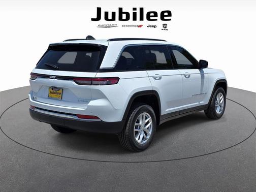 Bright White Clearcoat 2026 Jeep Grand Cherokee Laredo X