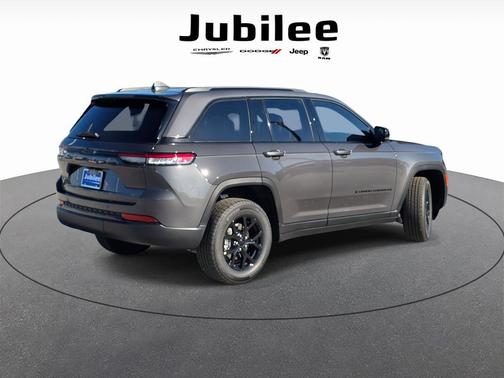 Metallic 2025 Jeep Grand Cherokee Laredo
