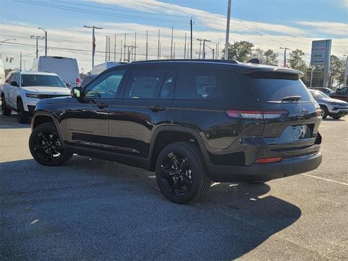 2025 Jeep Grand Cherokee L Laredo