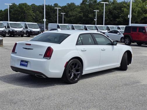 2022 Chrysler 300 Touring