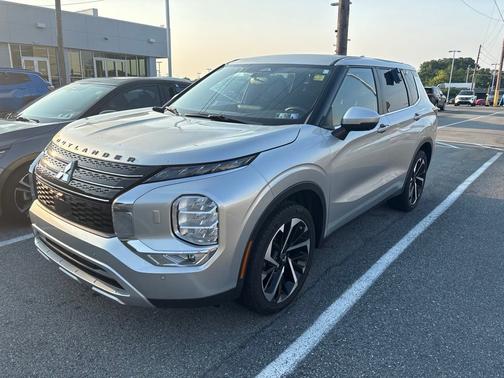 Silver 2022 Mitsubishi Outlander SE