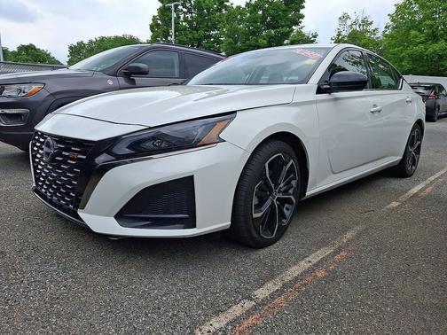 White 2024 Nissan Altima 2.5 SR