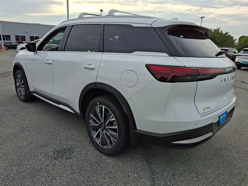 RADIANT WHITE 2026 INFINITI QX60 Luxe AWD