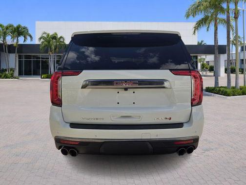 Summit White 2022 GMC Yukon AT4
