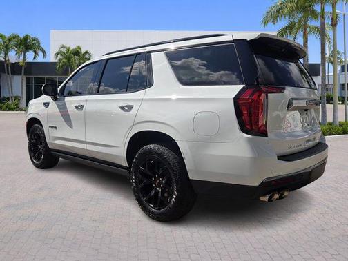 Summit White 2022 GMC Yukon AT4
