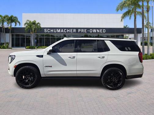 Summit White 2022 GMC Yukon AT4
